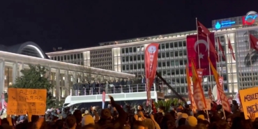 Saraçhane’de protestoculardan Özgür Özel’e tepki