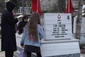 İlk bayram ziyareti şehitliğe oldu