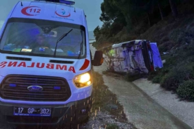 Çanakkale’de otomobil yan yattı: 6 yaralı