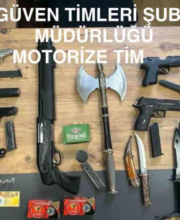 Uygulamadan kaçmak isteyen şahıs, polise emniyet müdürüyüm diye sahte belge gösterdi