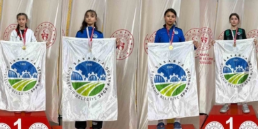 Sakaryalı sporcular Kütahya’daki turnuvaya damga vurdu