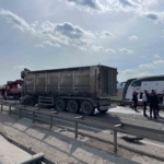 Bozüyük’te tır otobüse çarptı: 11 yaralı