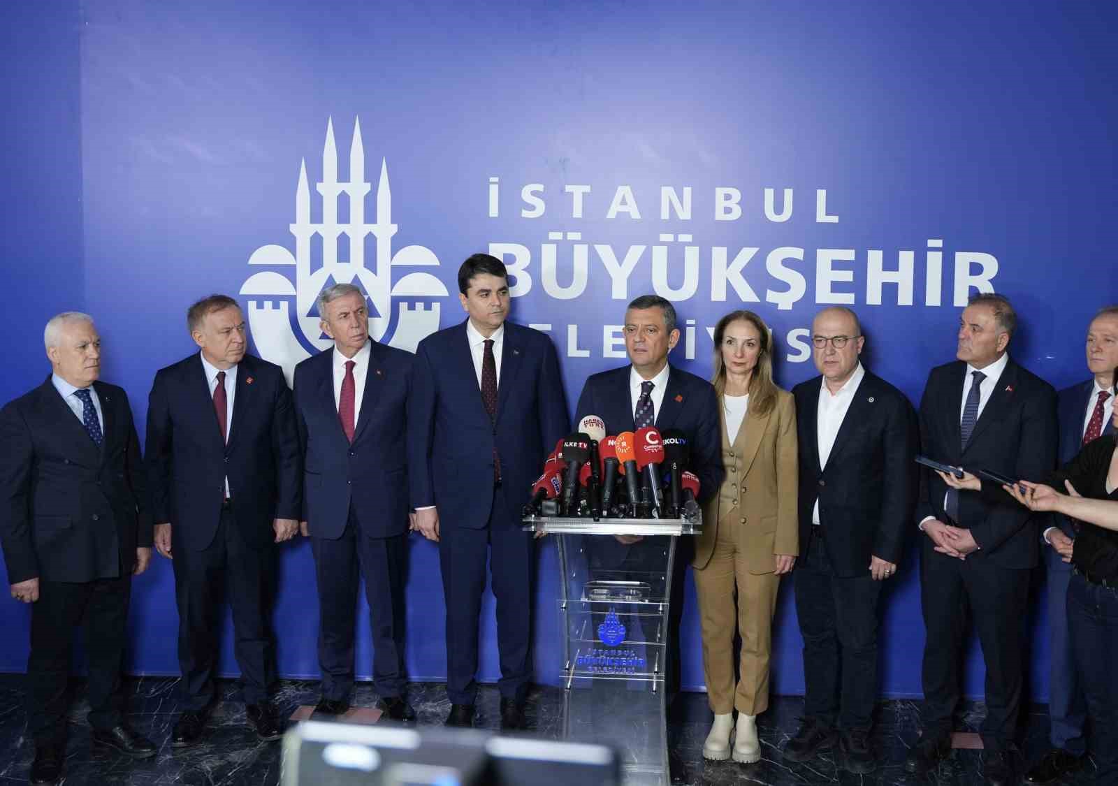 Özgür Özel "Tüm İstanbulluları akşam Saraçhaneye bekliyoruz"