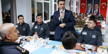 Vali Aygöl, polis adaylarıyla bir araya geldi