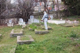 Mezarlıklarda bayram temizliği