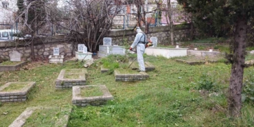 Mezarlıklarda bayram temizliği