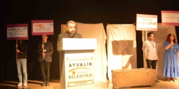 Ayvalık’ta Kadın oyunları Festivali Dünya Tiyatro Bildirisi ile sona erdi