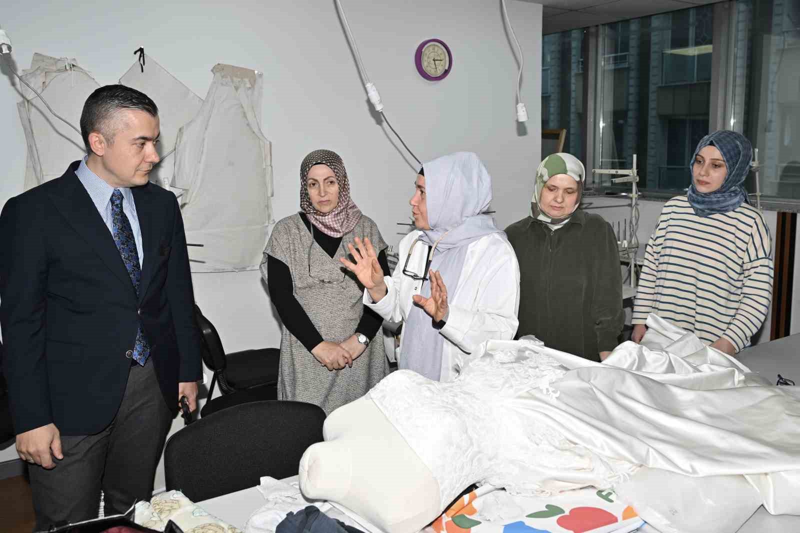 Esenyurt Belediye Başkan Vekili Aksoy, Sürekli Eğitim Merkezi kursiyerleriyle bir araya geldi