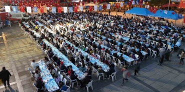 Bin 500 kişilik iftar yemeği gönülleri buluşturuyor