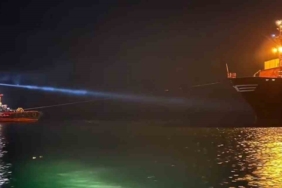 Yeşilköy’de karaya oturan kargo gemisi 13 saat sonra kurtarıldı