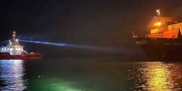Yeşilköy’de karaya oturan kargo gemisi 13 saat sonra kurtarıldı