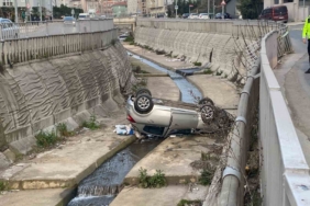 Pendik’te kontrolden çıkan araç dereye uçtu: 5 yaralı