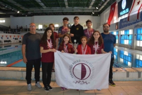 Altın kulaçlardan 14 madalya