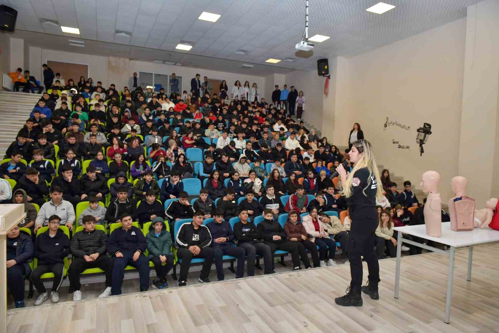 Esenyurt Belediyesinden 104 bin 597 öğrenciye afet bilinci eğitimi