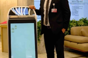 Hastanede robot dönemi: Hasta ve hasta yakınlarına refakat ediyor