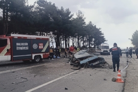 Balıkesir’de feci kaza: 1 ölü, 1’i ağır 10 yaralı