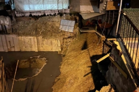 Güngören’de 6 katlı binanın bitişiğindeki inşaat alanında toprak kayması yaşandı