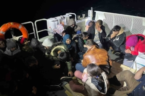 Ayvacık açıklarında 23 kaçak göçmen yakalandı