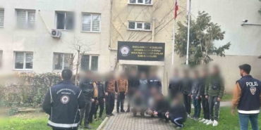 Bursa’da kaçak göçmen operasyonu: 18 göçmen yakalandı, 2 şüpheli gözaltına alındı