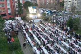 Tuzla’da Ramazan’ın bereketi sokak iftarlarında paylaşılıyor