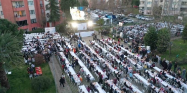 Tuzla’da Ramazan’ın bereketi sokak iftarlarında paylaşılıyor