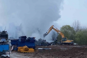 Kocaeli’ndeki fabrika yangınında soğutma çalışmaları sürüyor