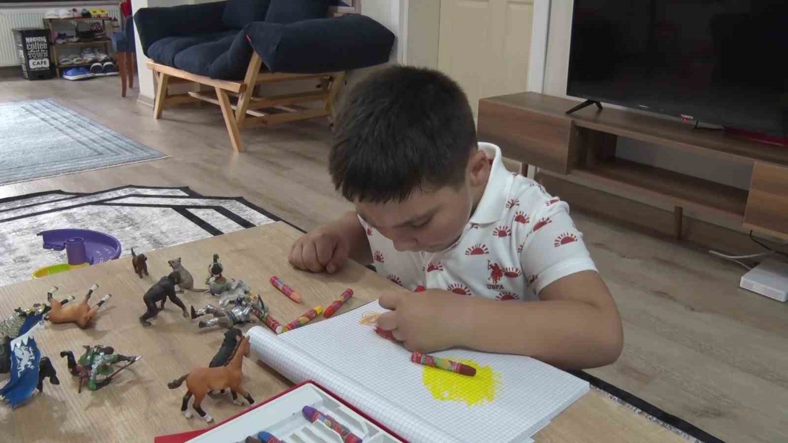 Otizmli çocukları kendilerine yetebilecek düzeye hazırlıyor