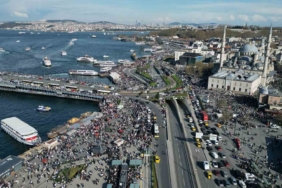Bayramın ikinci günü vatandaşlar Eminönü’ne akın etti