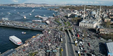 Bayramın ikinci günü vatandaşlar Eminönü’ne akın etti