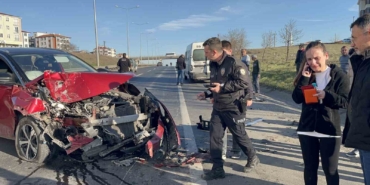 Hurdaya dönen otomobilden yara almadan çıktı, gözyaşlarını tutamadı