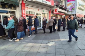 Tekirdağ’da Ramazan pidesi kuyruğu