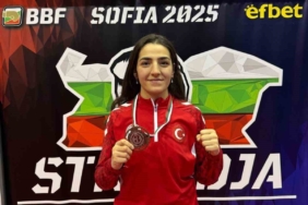 Türk Bayrağı’nı uluslararası arenada dalgalandırdı