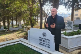 Oğlu Oğuz Murat Aci’nin ölüm yıl dönümünde mezarı başında dua eden baba Aci: "İlk günkü gibi yaramız tazelendi, yüreğimiz yanıyor"