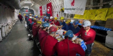 Yerin 200 metre altında iftar