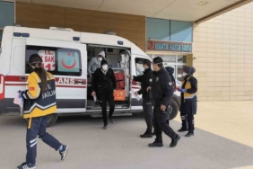 Başkasına ait kimlikle tedavi olmak isteyen tüberküloz hastası 2 göçmen polisi alarma geçirdi