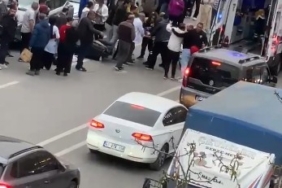 Kocaeli’nde korkunç kaza: Motosikletten düşen kadına kamyonet çarptı