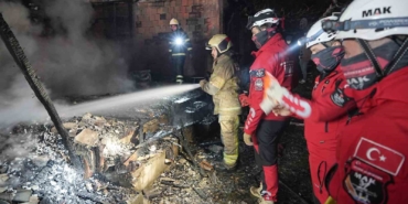 Bursa’da 18 ahşap ev alev alev yandı