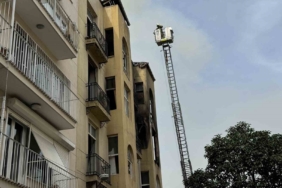 Beyoğlu’nda 5 katlı metruk binada korkutan yangın