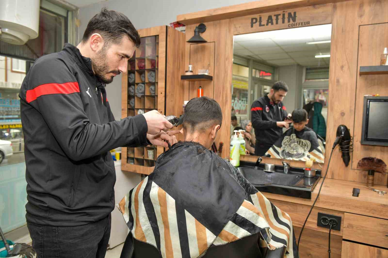 Esenyurt Belediyesi’nden yetim çocuklara ücretsiz berberlik hizmeti