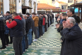 Kırklareli’nde Ramazan Bayramı’nda vatandaşlar camilere akın etti