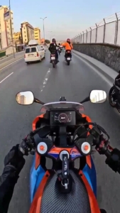 Pendik’te motosiklet sürücüleri şakalaşırken kaza yaptı: 1 yaralı