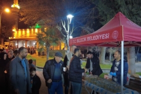 Bilecik’te vatandaşlara helva dağıtıldı