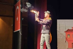 Jonglör ekibi şovları çocukları heyecana boğdu