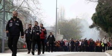 Galatasaray taraftarı, Dolmabahçe’ye geldi