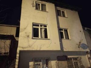Ataşehir’de iki katlı bina kurşunlandı