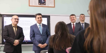 Öğrencilerle bir araya gelerek eğitime verilen önemin altı çizildi