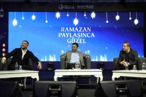 Bağcılar’da milli takım golcüleri futbolseverlerle buluştu