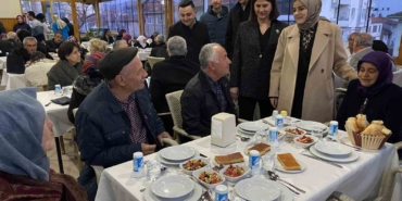 Gazi ve şehit yakınlarını yalnız bırakmadı