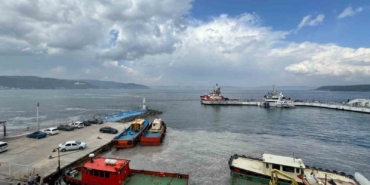 Çanakkale Boğazı sisin etkisini yitirmesiyle transit gemi geçişlerine açıldı