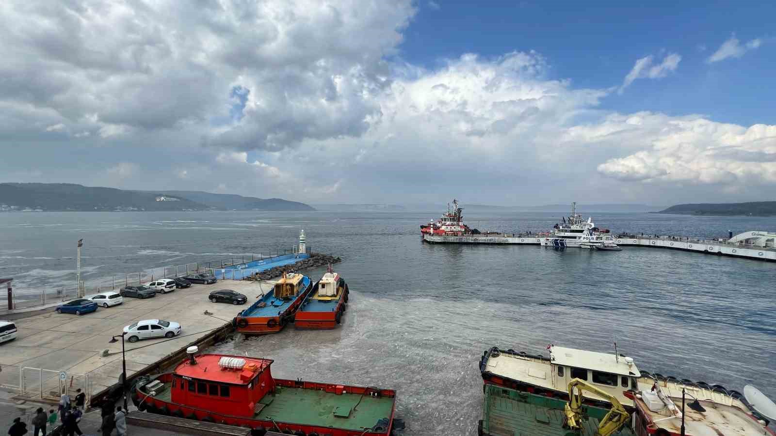Çanakkale Boğazı sisin etkisini yitirmesiyle transit gemi geçişlerine açıldı
